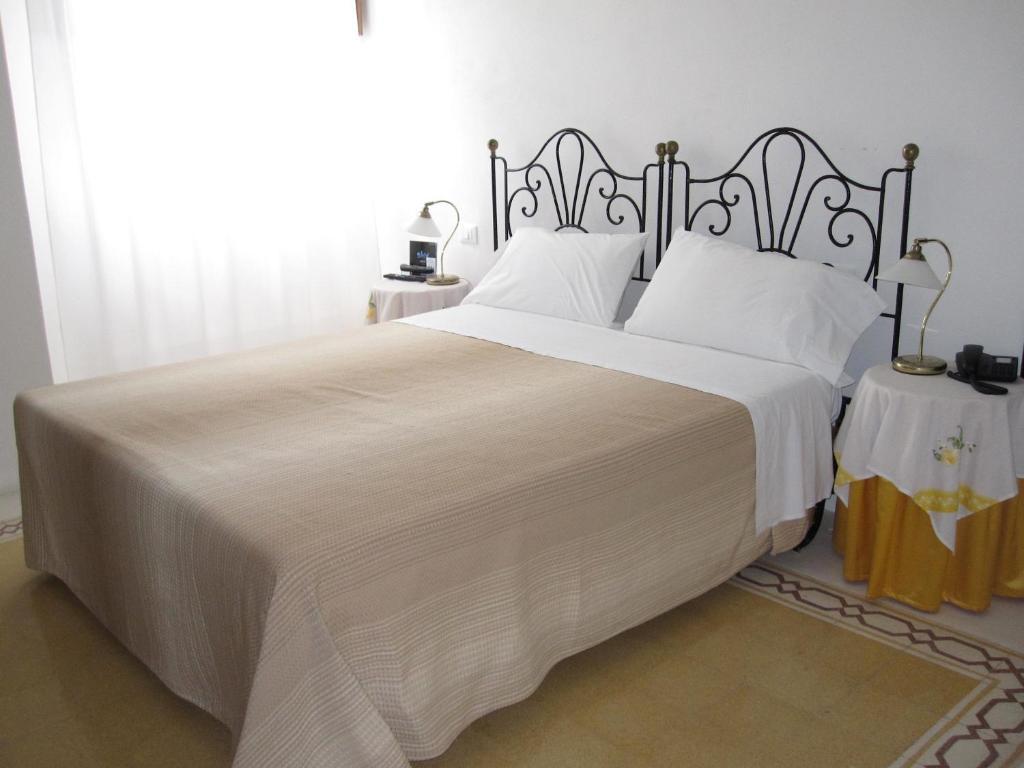 Hotel Santa Marina Antica Foresteria Santa Marina Salina Camera foto
